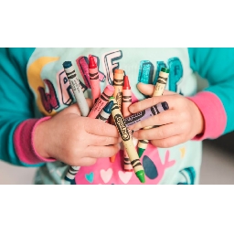 Най-полезните-играчки-за-деца-до-1-година-дрънкалки-и-висулки